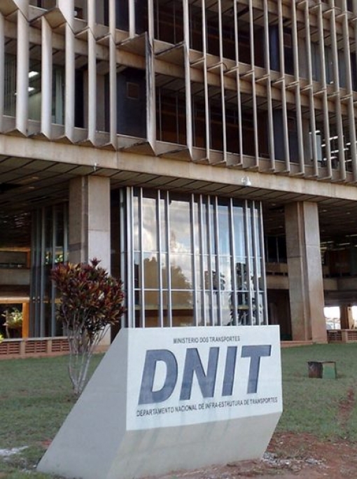 DNIT abre concurso com 100 vagas e salários de até R$ 12 mil